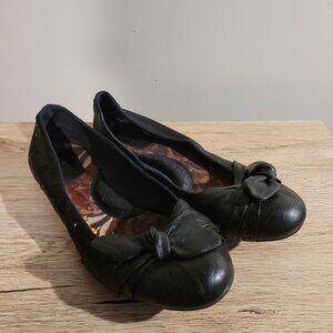 Born Black Leather Bow Flats SZ 8.5